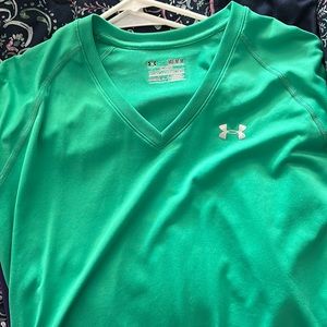Under armour semi fitted v neck